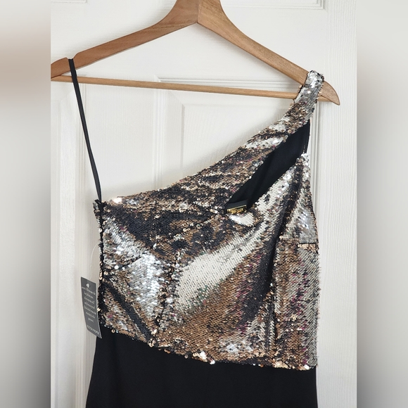 Alexia Admor 1-Shoulder Reversible Sequin Jumpsuit Gold/Silver - Picture 5 of 7